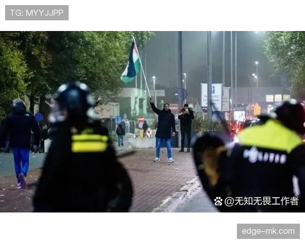 法兰西球迷激情助威，团结助阵球队状态回暖引关注