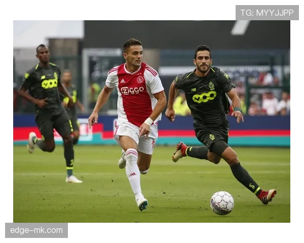 标准列日主帅诠释现代足球理念，战术革新引关注