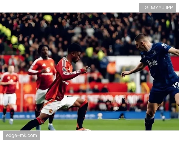 曼联转会策略争议引发关注，球队阵容稳定性面临考验